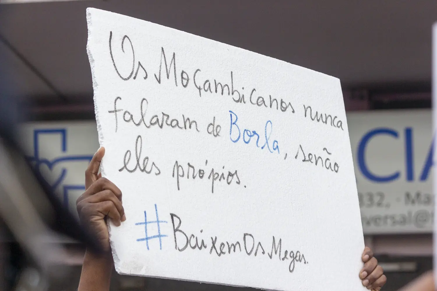 Os moçambicanos nunca falaram de borla, senão eles próprios (INCM). #Baixem os (preços de) megas.