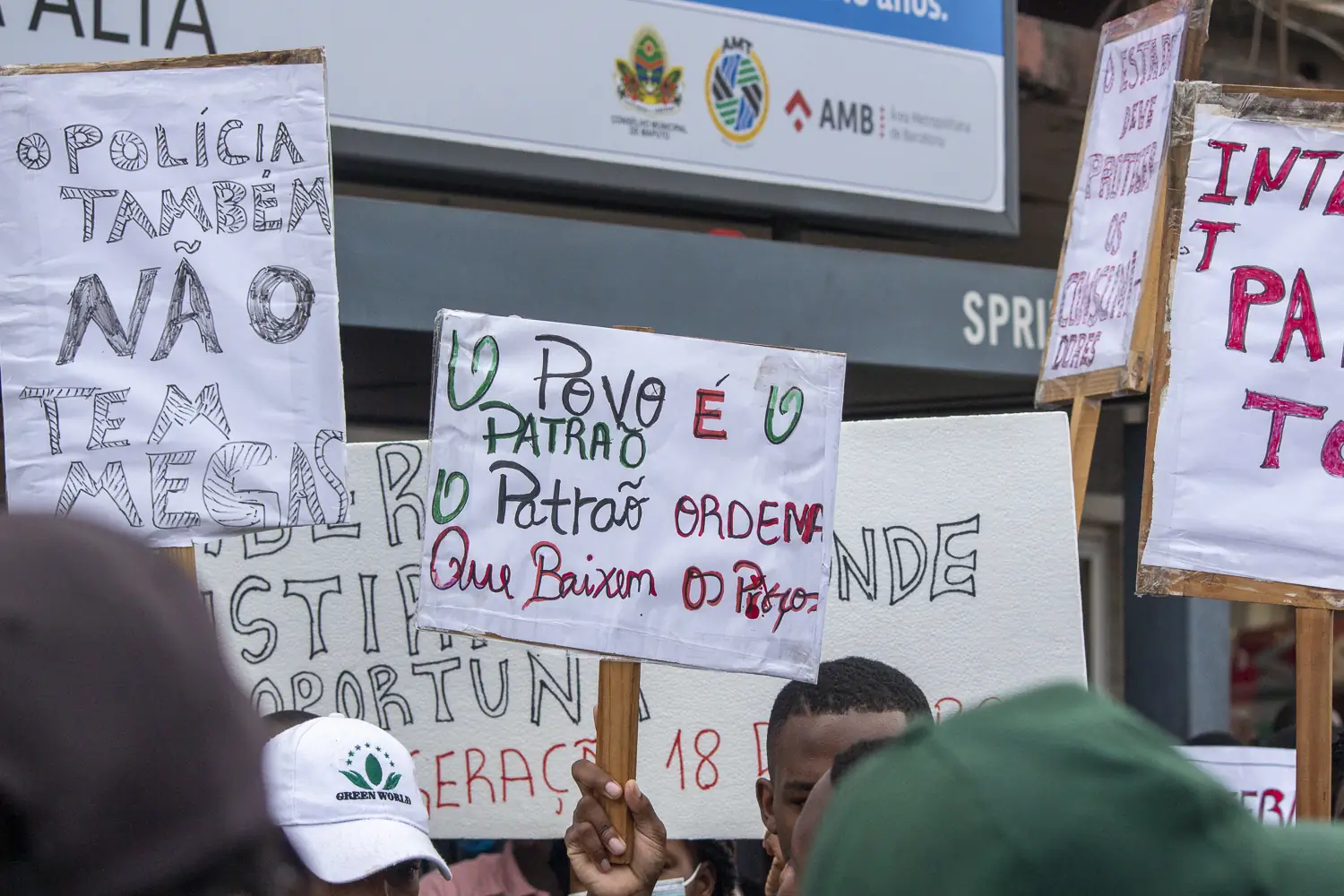 O povo é o patrão. O patrão ordena que baixem os preços.